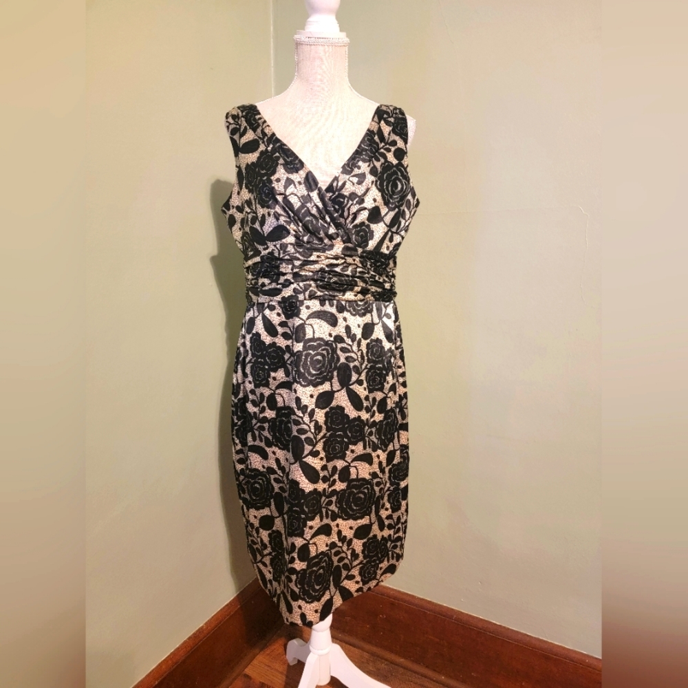 Jones Wear Dress Size 14 Woman's Black V Neck